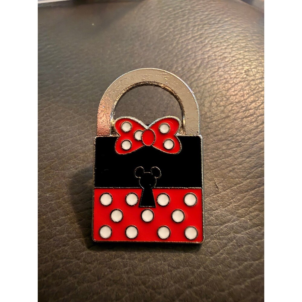 Disney Minnie Mouse "Character Lock" Pin